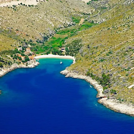 Villa Benedeta-dubovica Hvar Zarace