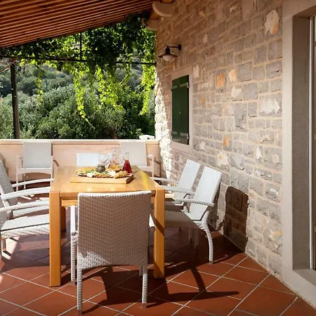 Benedeta-dubovica Hvar Villa Zarace