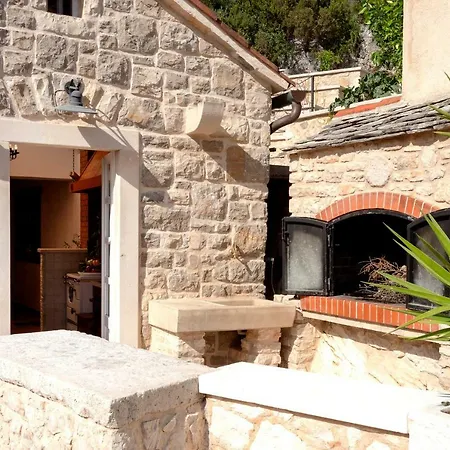 Villa Benedeta-dubovica Hvar Zarace